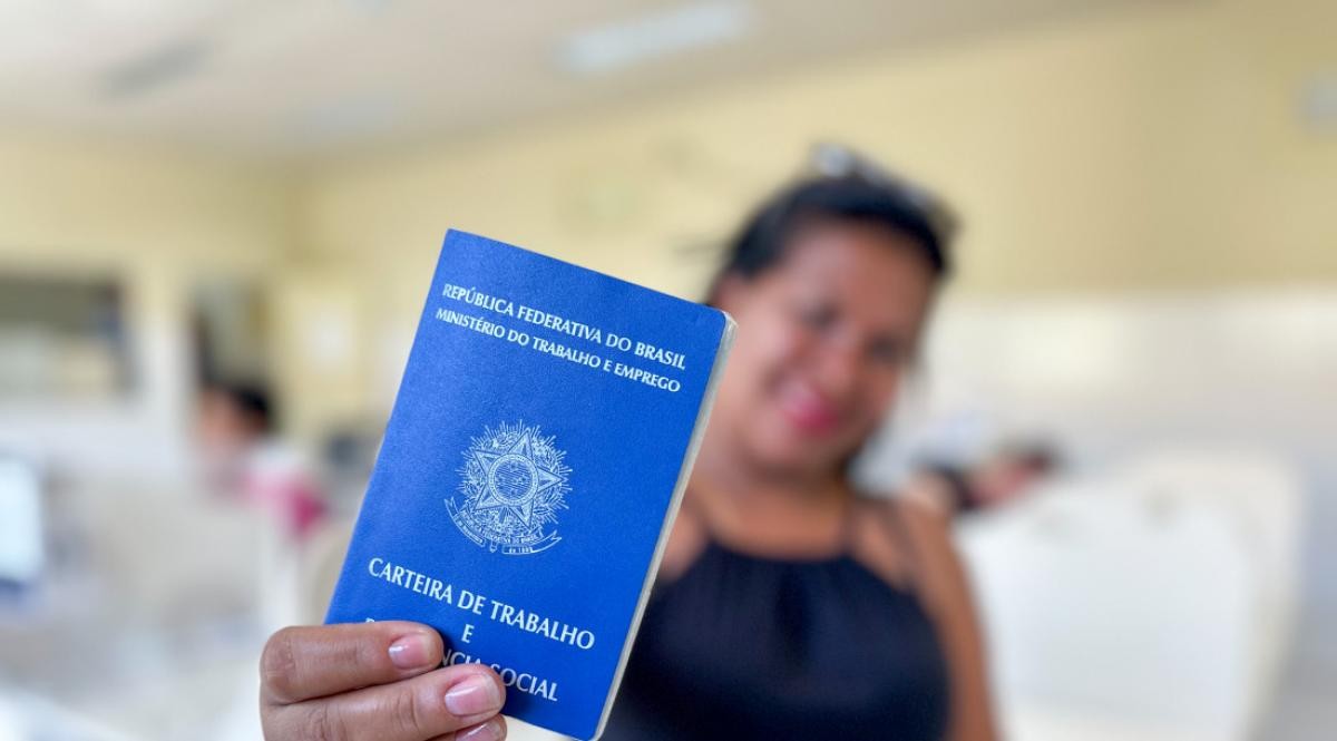 TRT-BA oferece orientações trabalhistas à população em situação de rua | G1