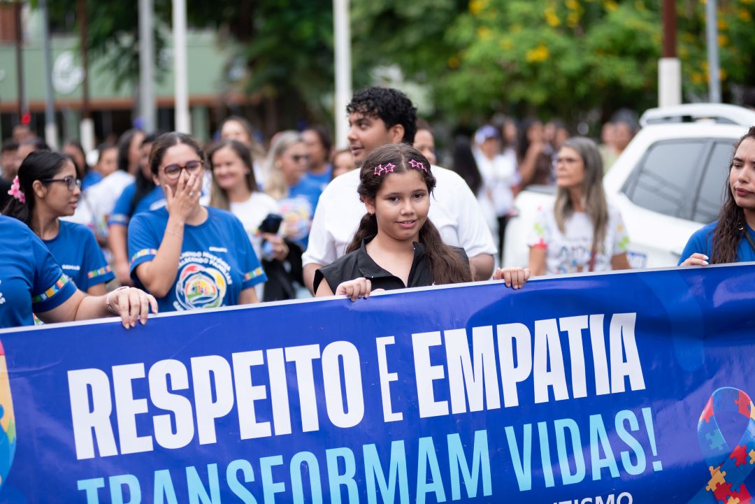 Caminhada do Abril Azul mobiliza Senhor do Bonfim em grande ato por inclusão e conscientização sobre o autismo